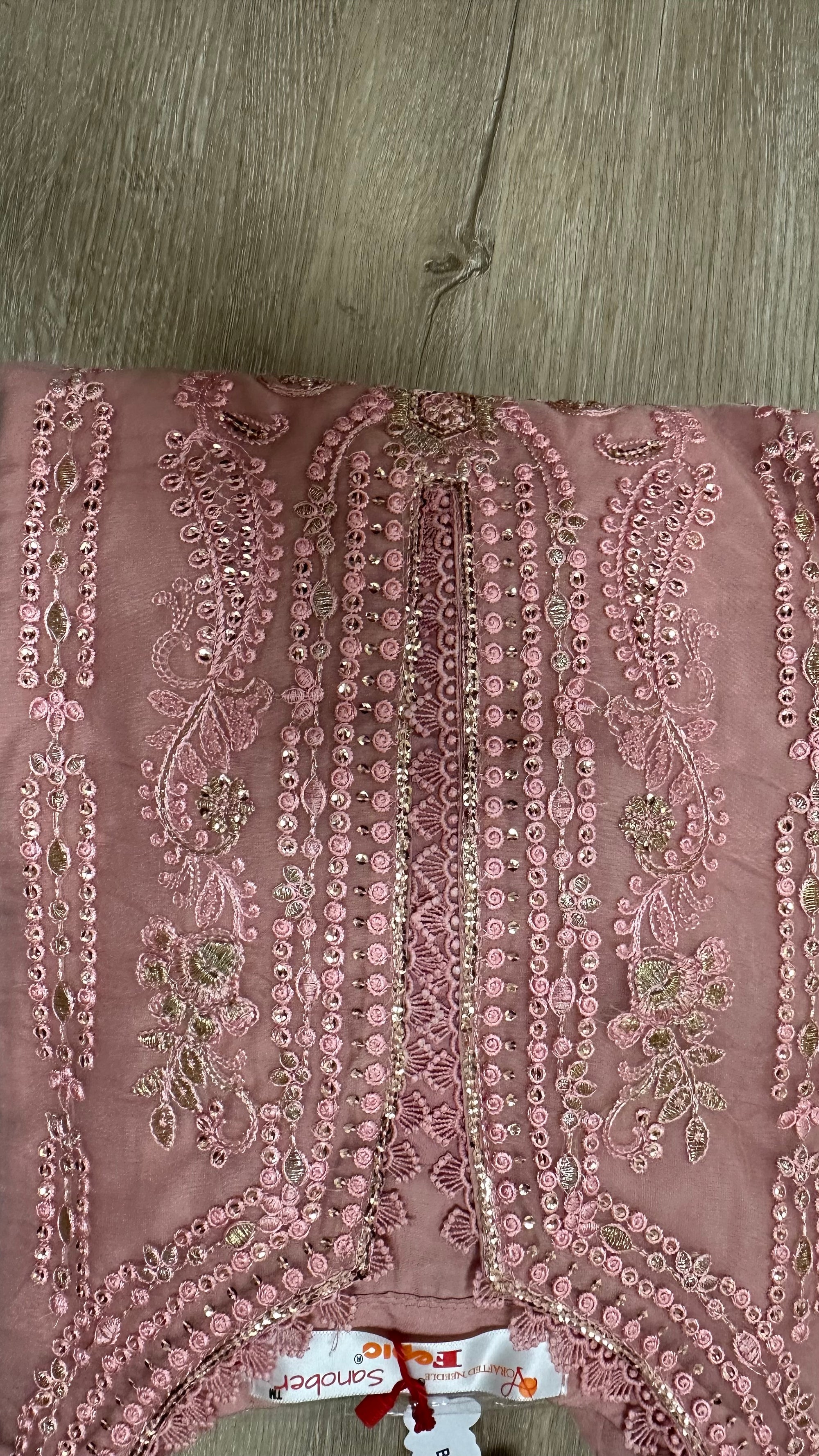 Elegant Pakistani Suit