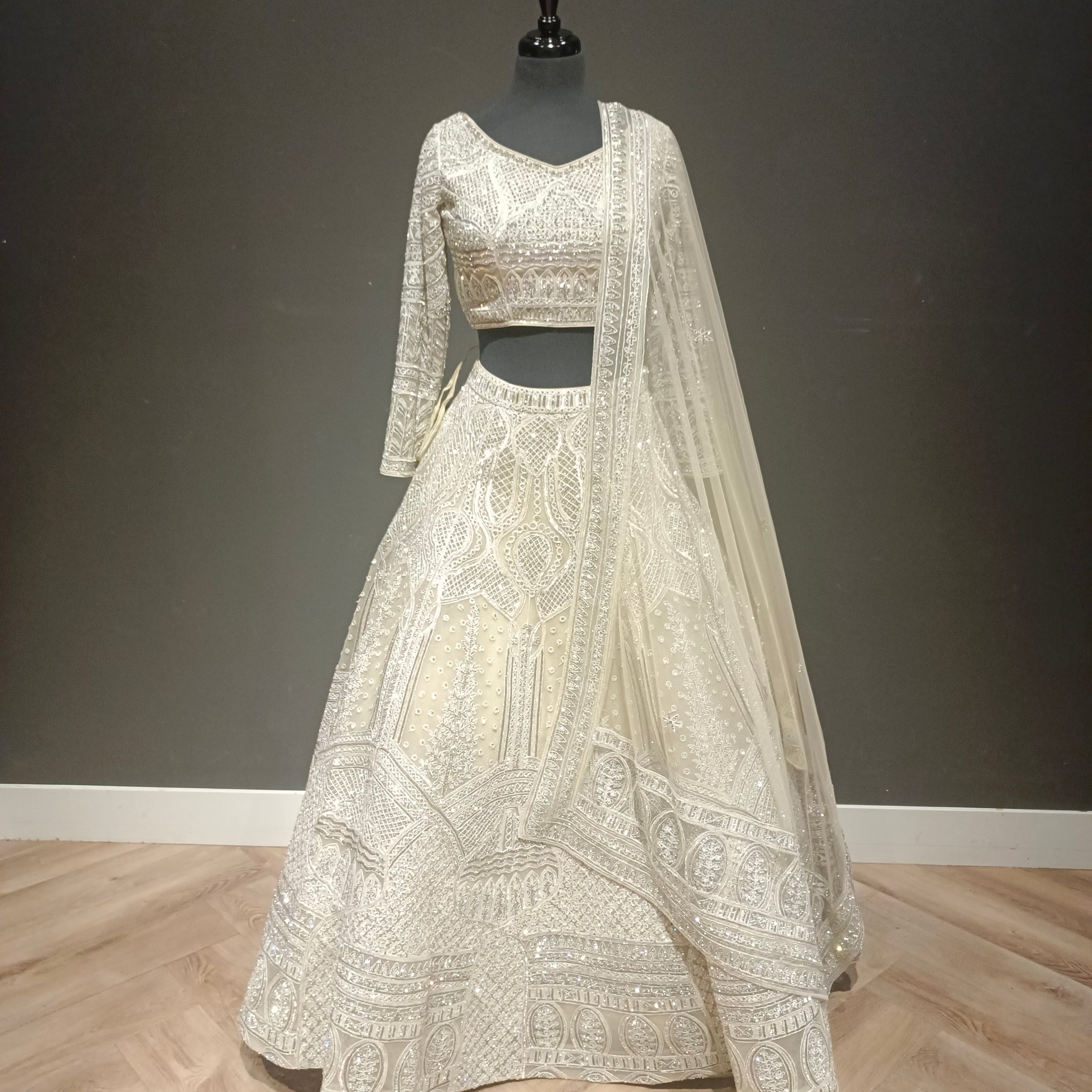 Exquiste Dimaond Majesty Lehenga