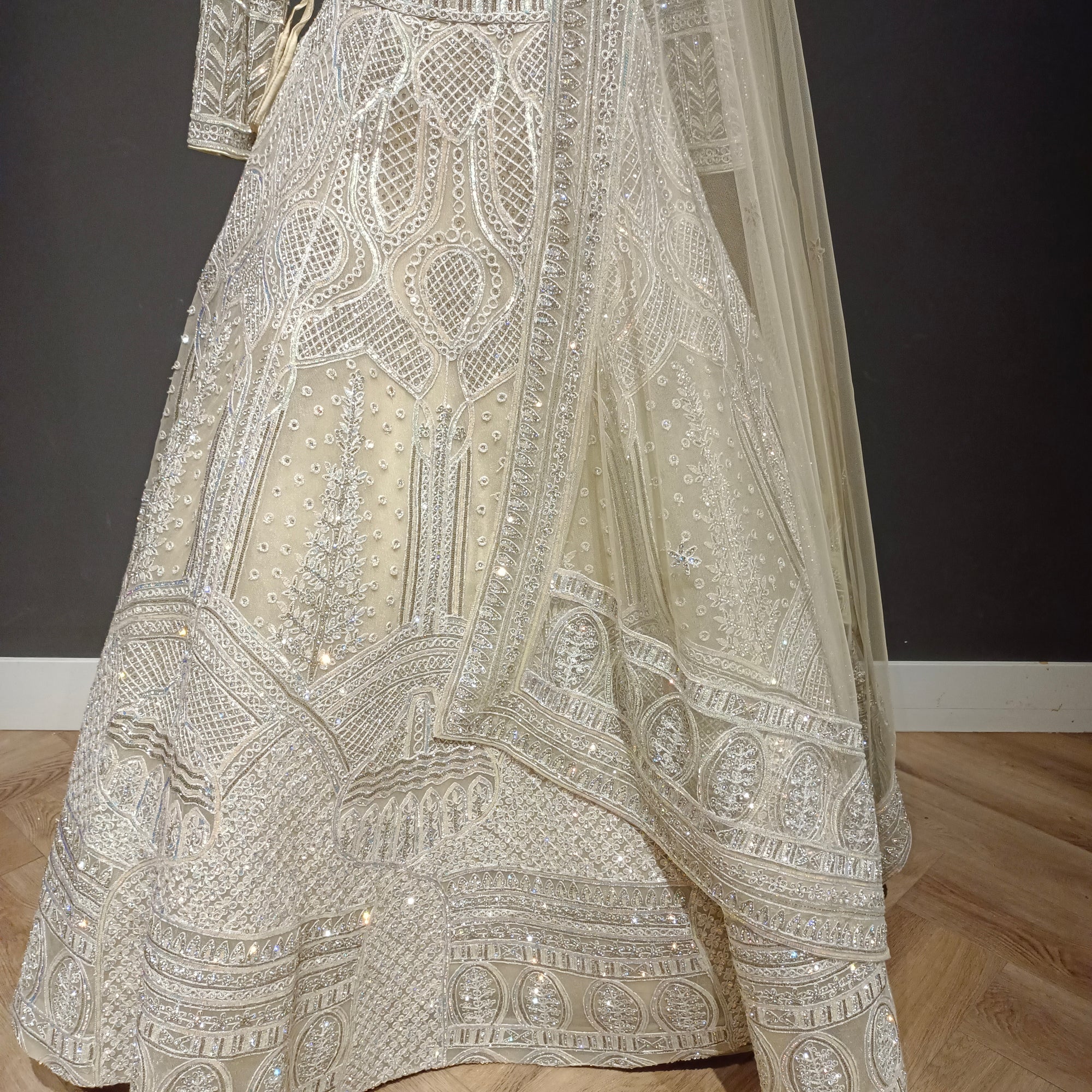 Exquiste Dimaond Majesty Lehenga