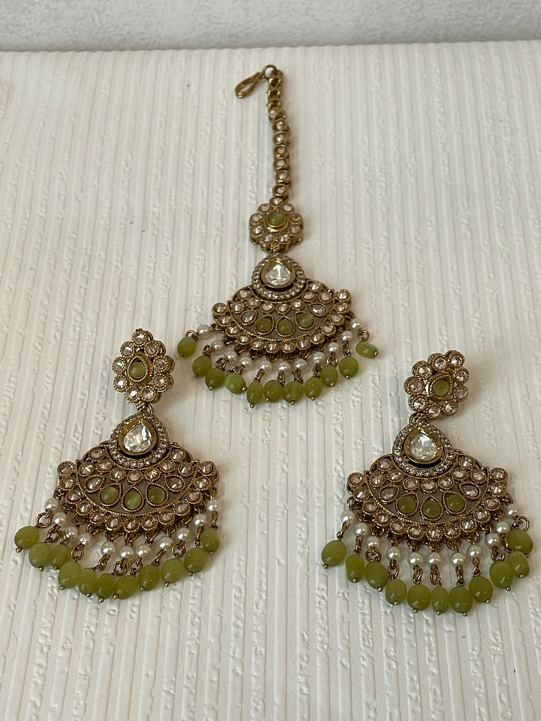 Stunning Kundan Tikka Set