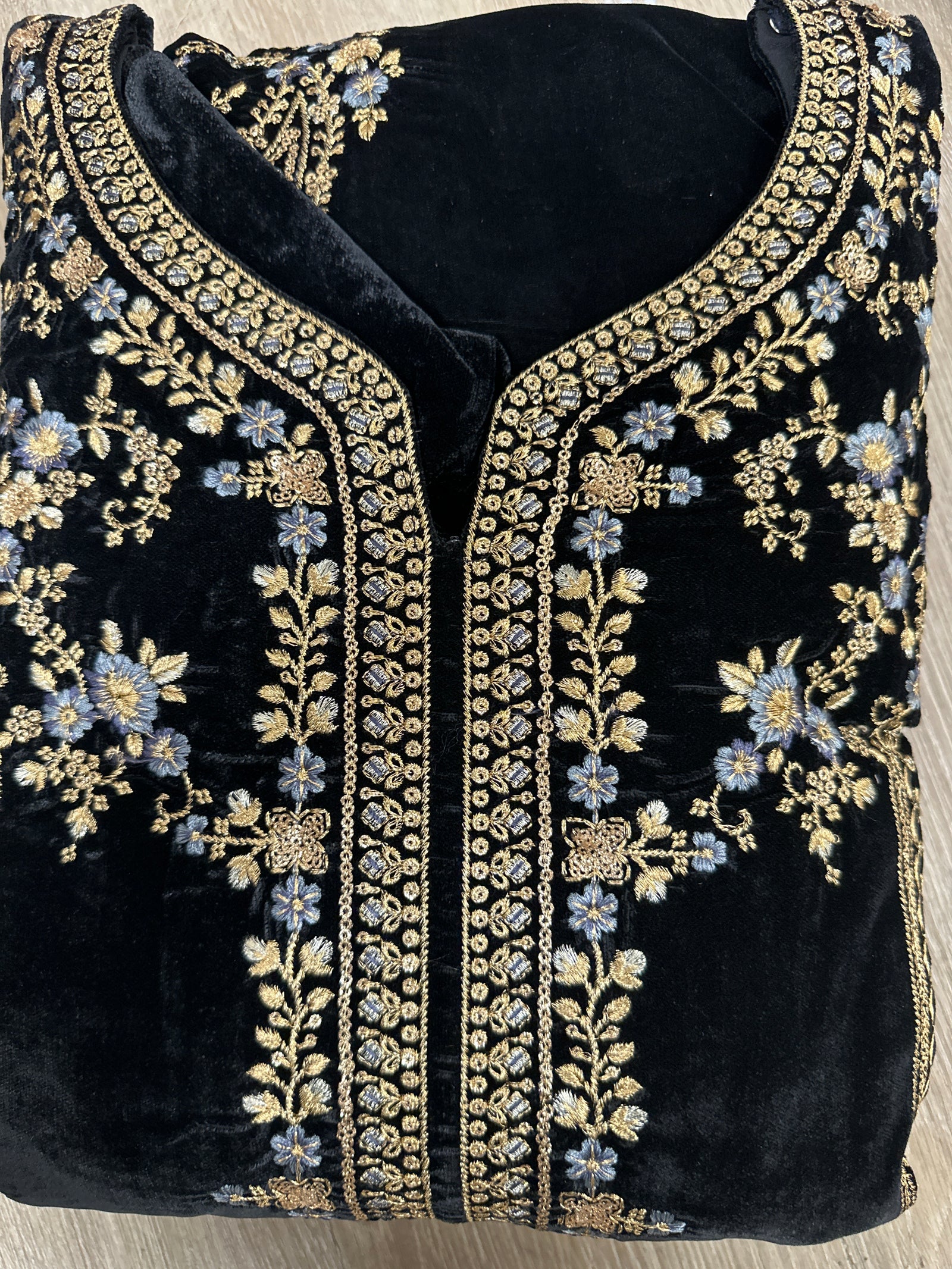 Velvet Suit With Detail Embroidery