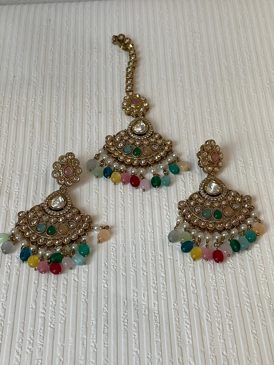 Stunning Kundan Tikka Set