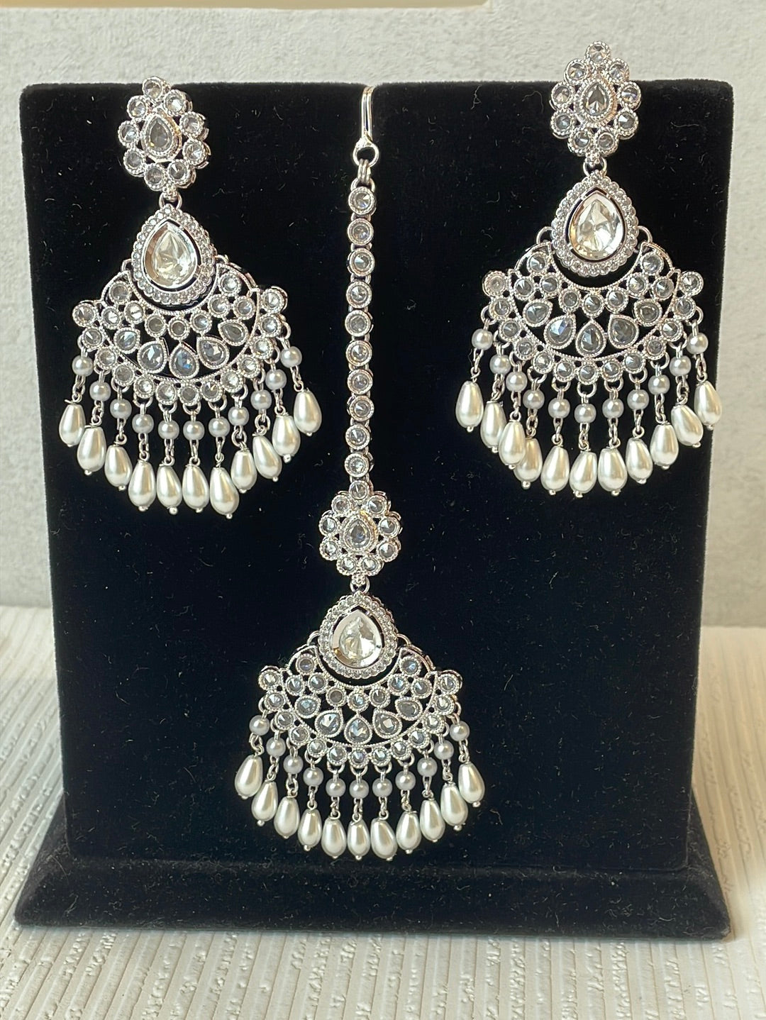 Stunning Kundan Tikka Set