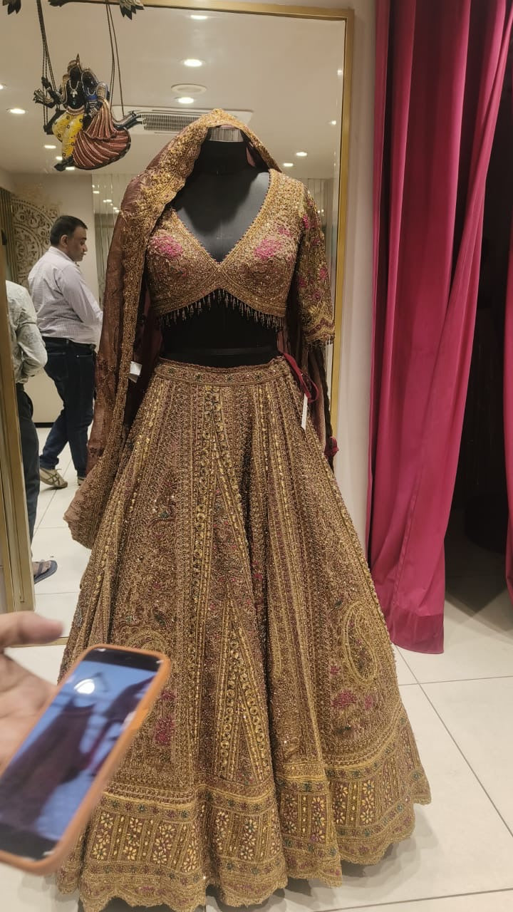 ANTIQUE GOLD WITH WINE N ROSE PINK HIGHLIGHTS