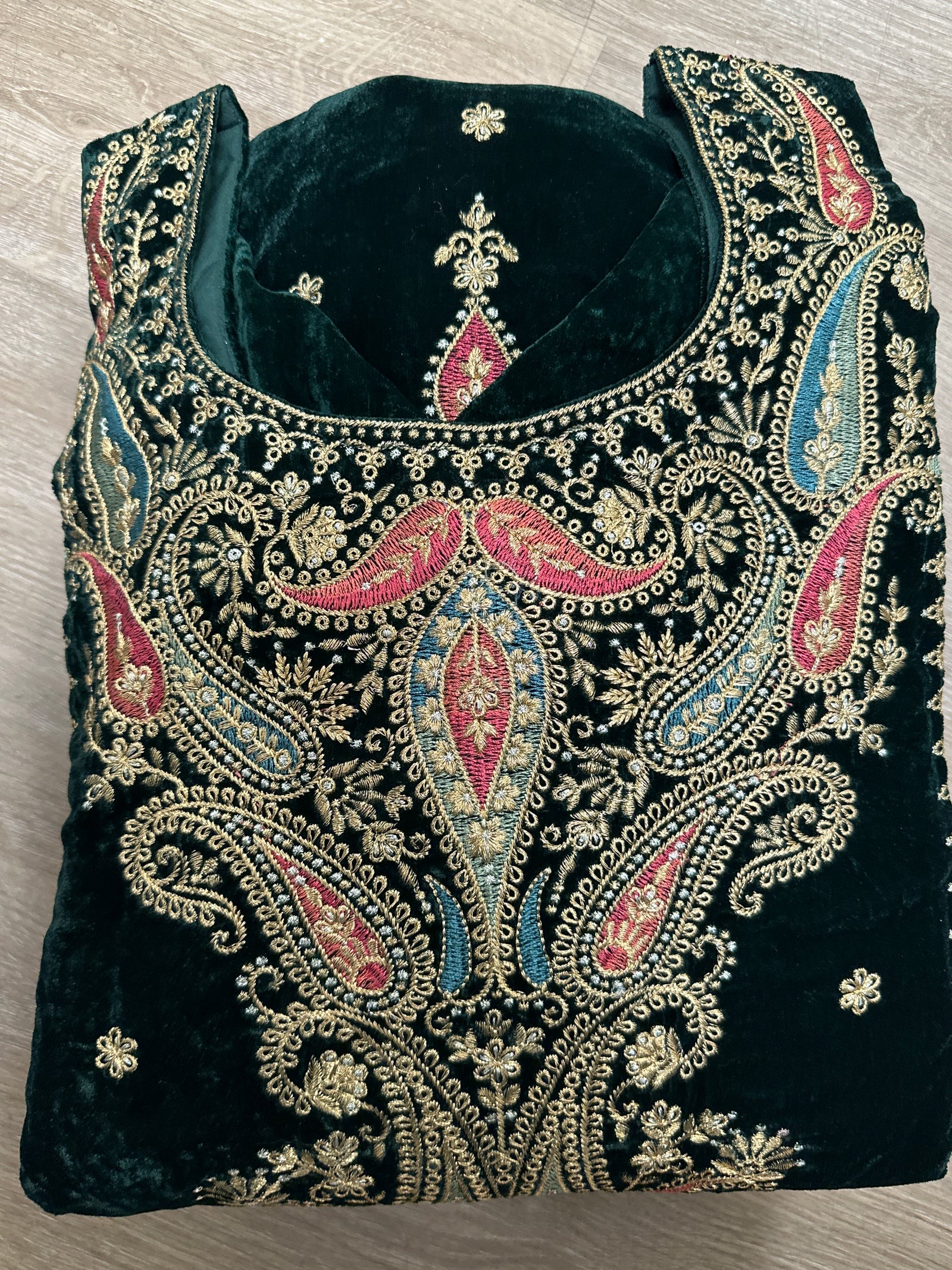 Velvet Suit With Detail Embroidery