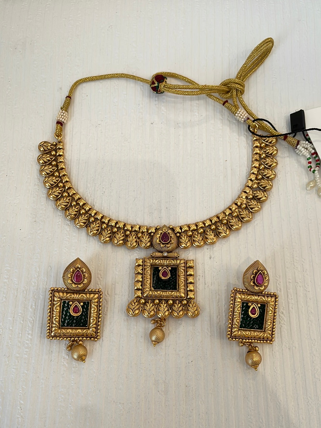 Temple Style Choker Set