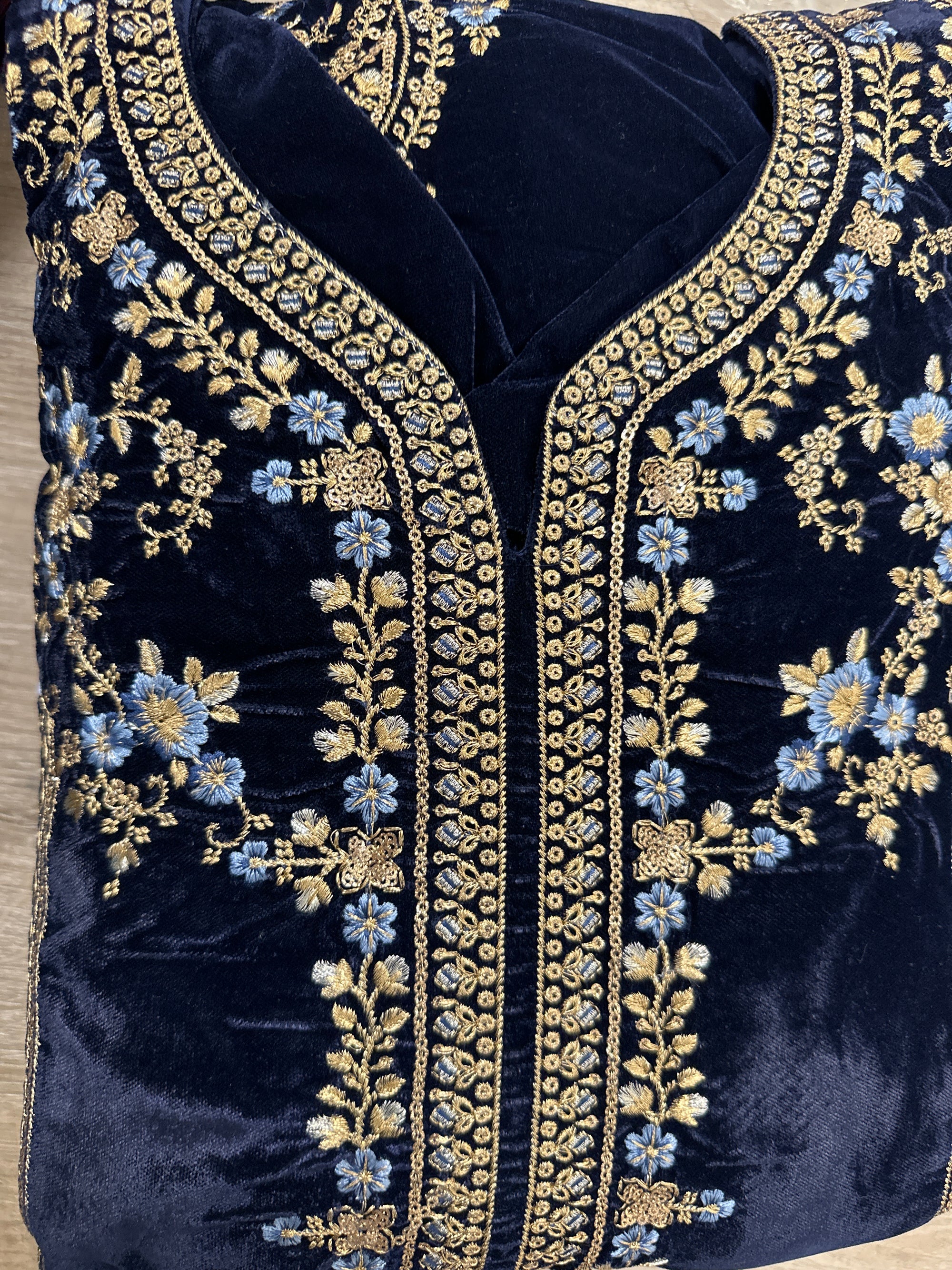 Velvet Suit With Detail Embroidery