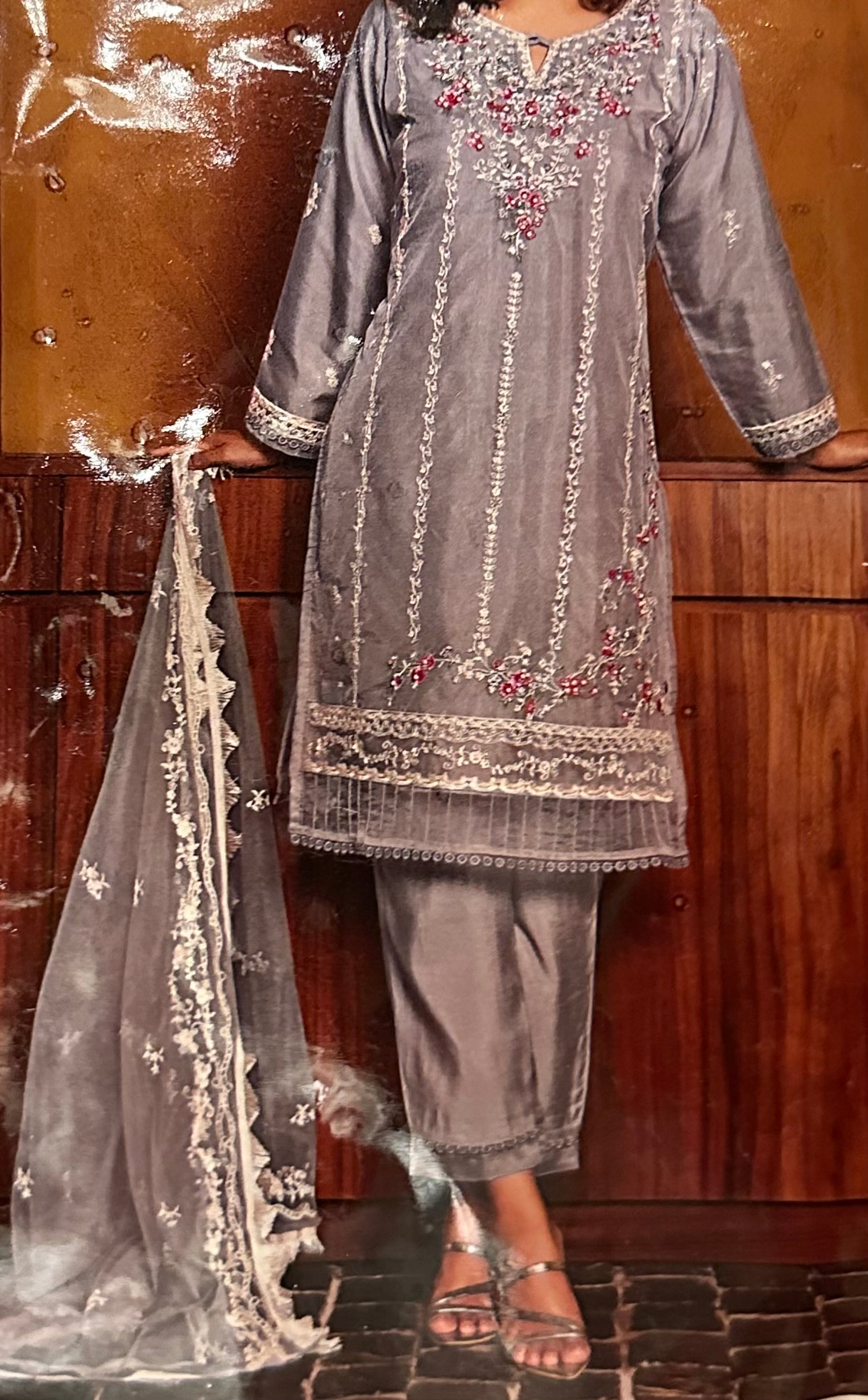 Trending Pakistani Suit