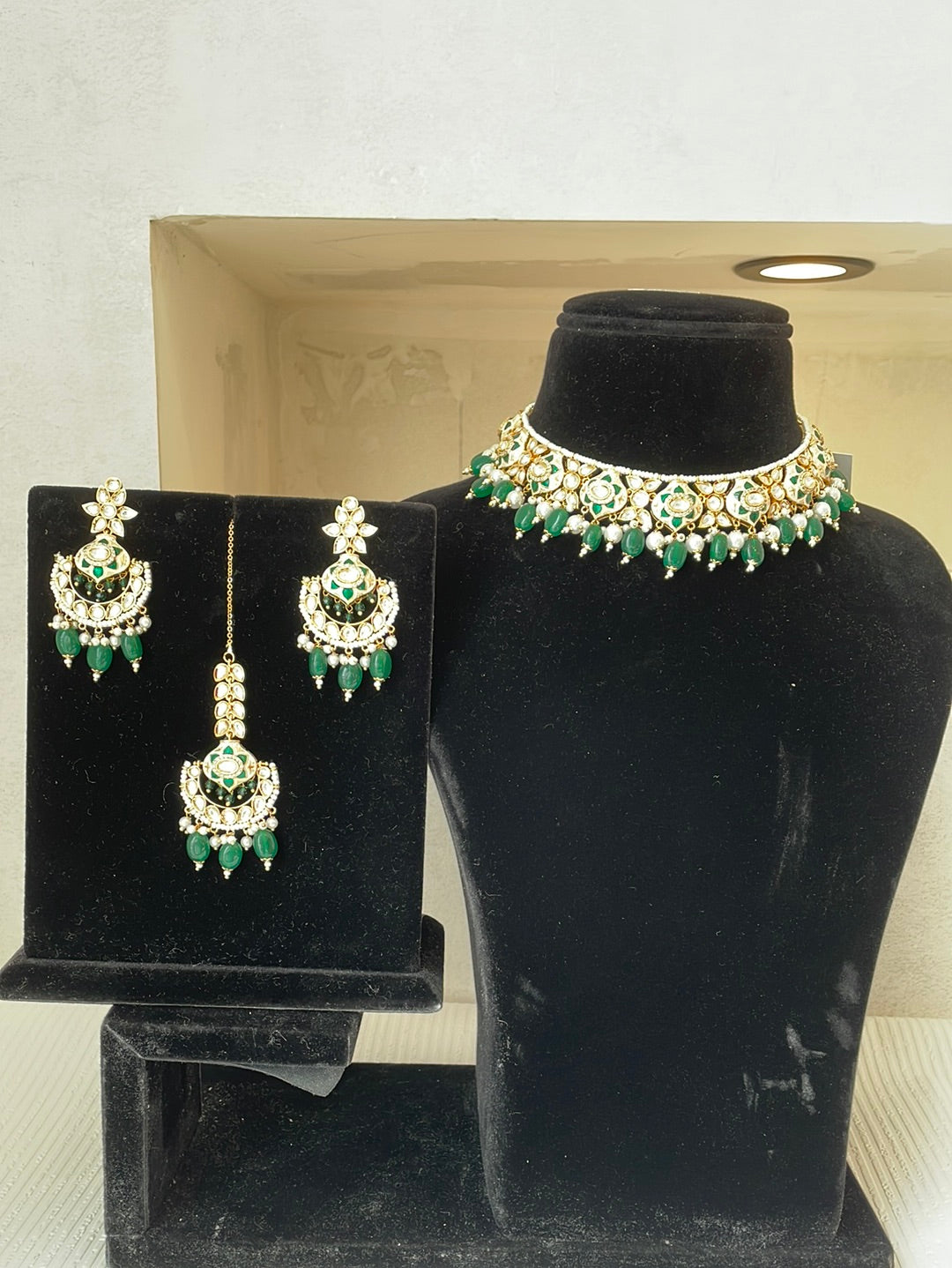 Kundan Nakashi Choker Set