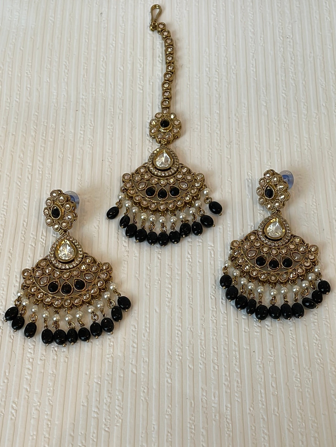 Stunning Kundan Tikka Set