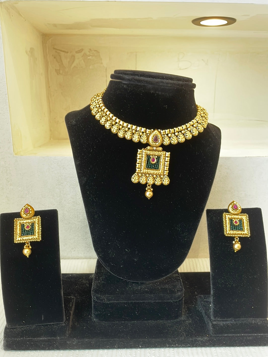 Temple Style Neclace Set