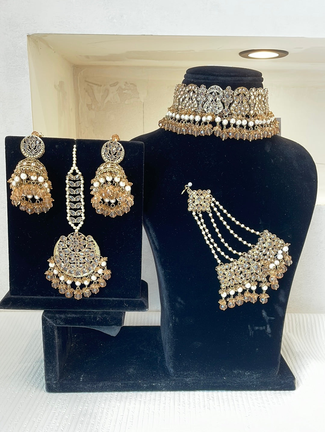 Pearl Necklace Set with Passa