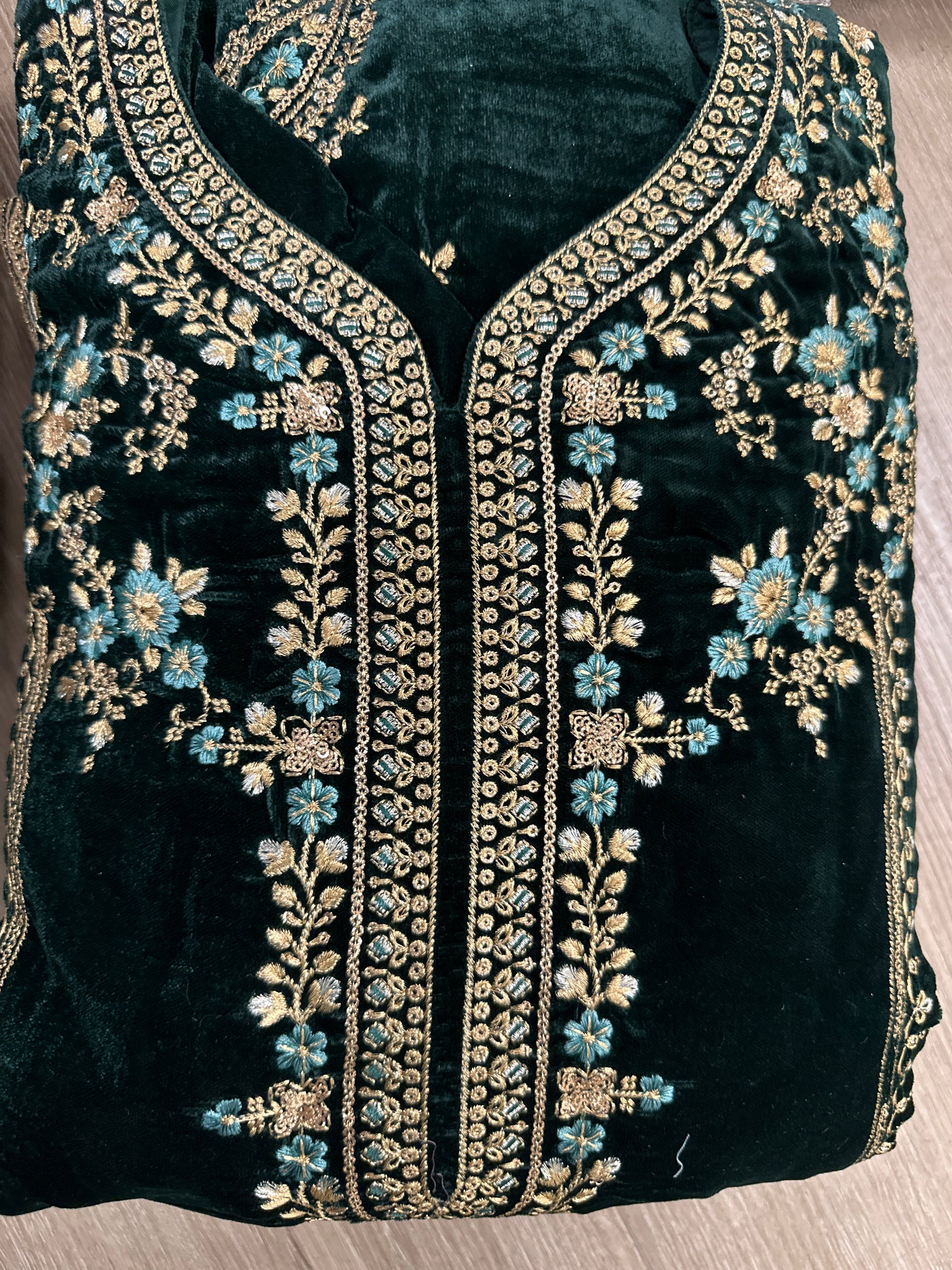 Velvet Suit With Detail Embroidery