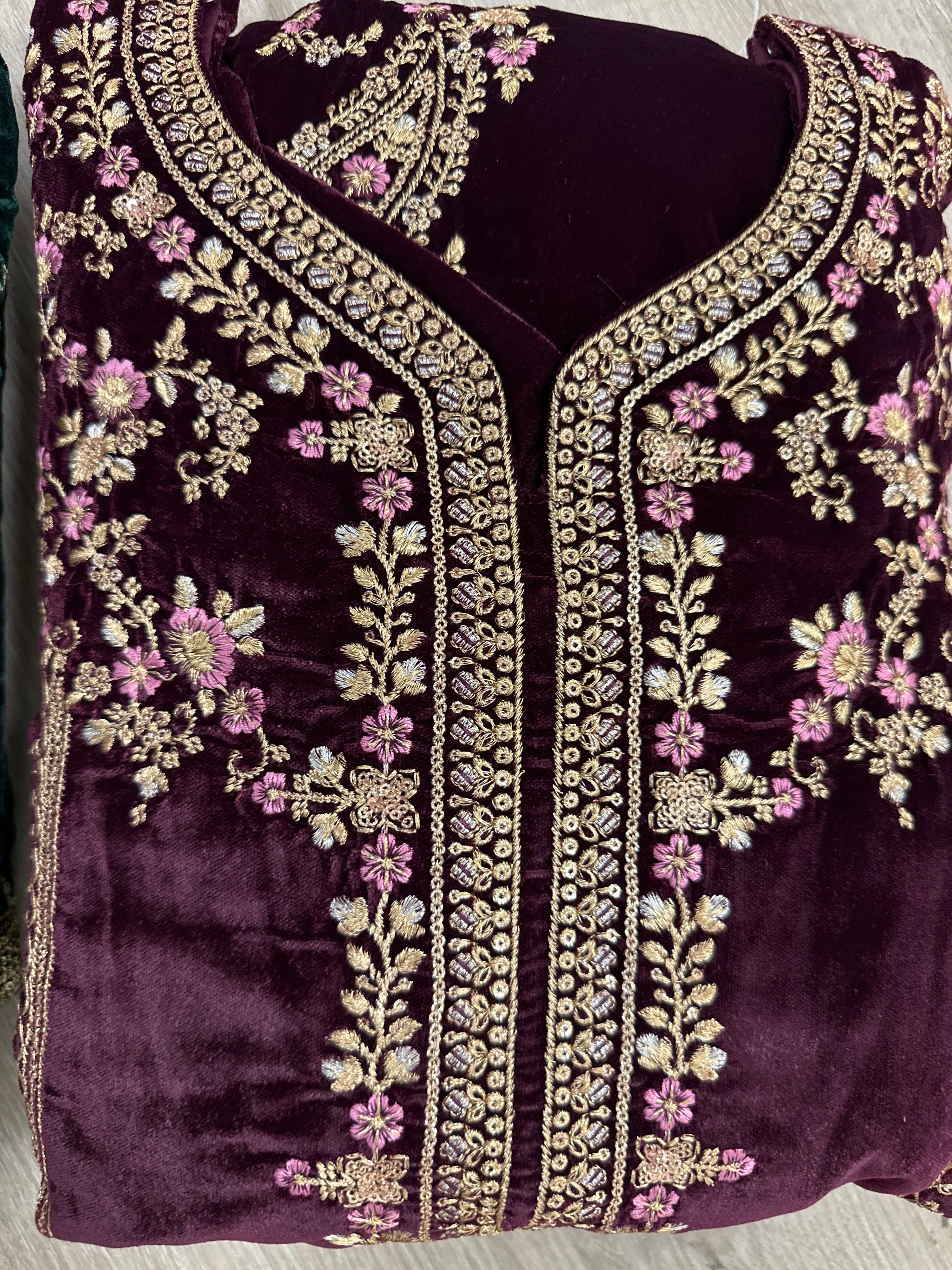 Velvet Suit With Detail Embroidery