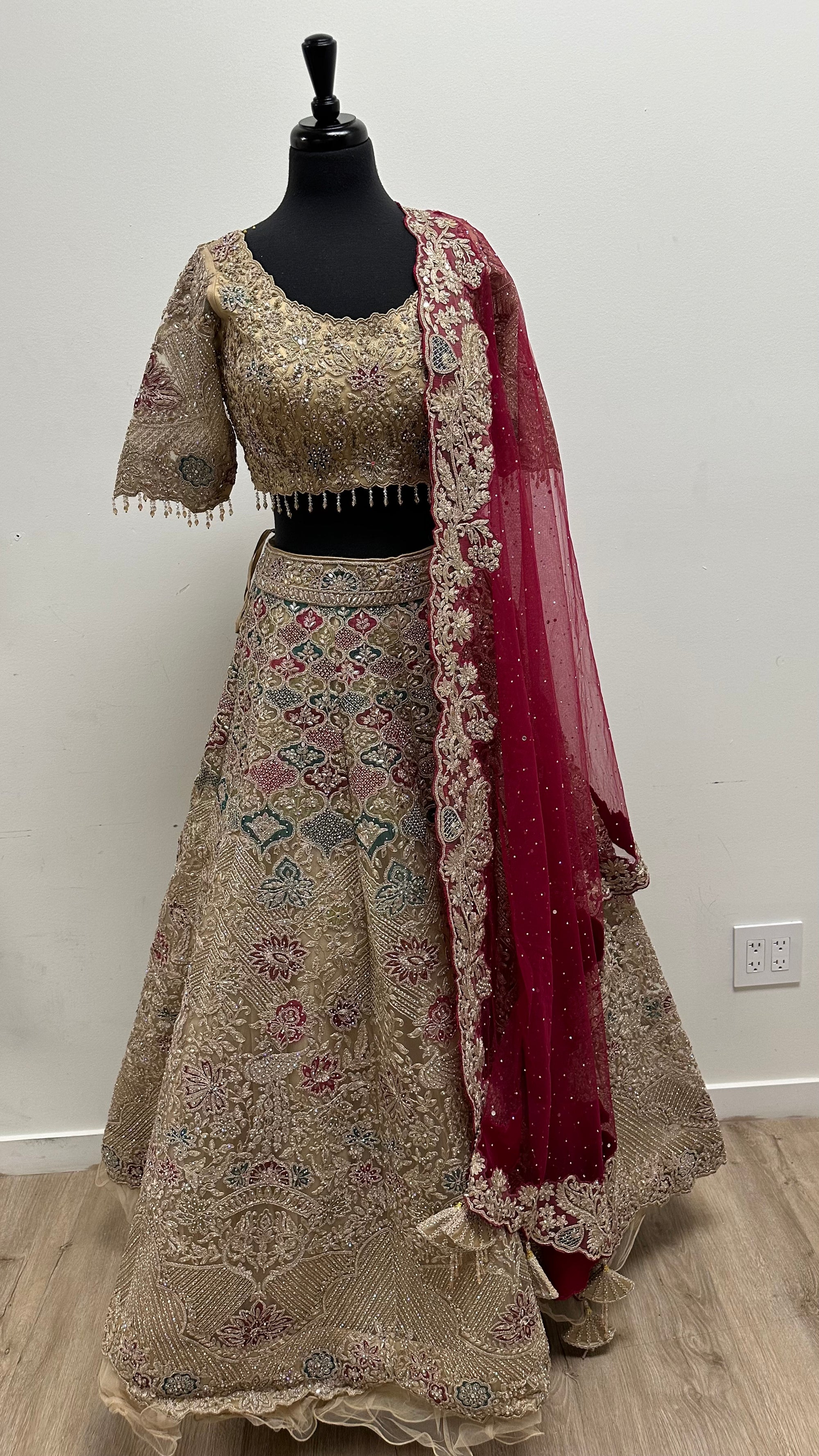 Regal Lehenga Settrad