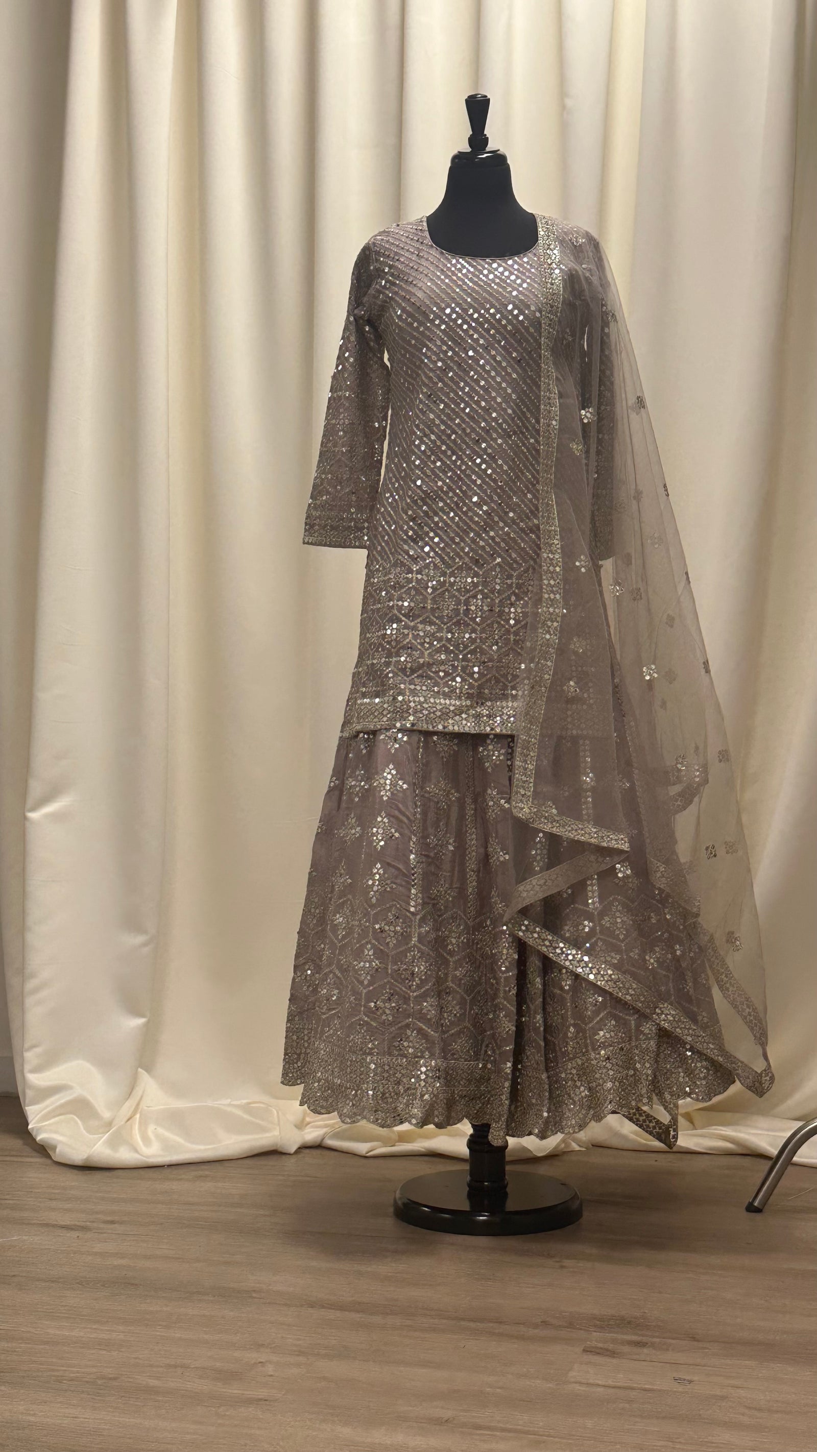 Long shirt Seq embroidered lehenga