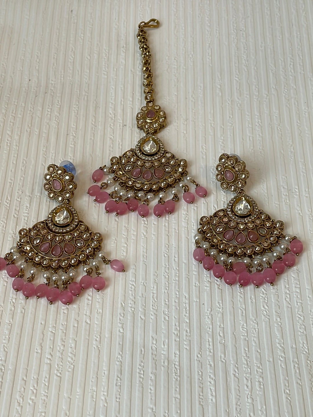 Stunning Kundan Tikka Set