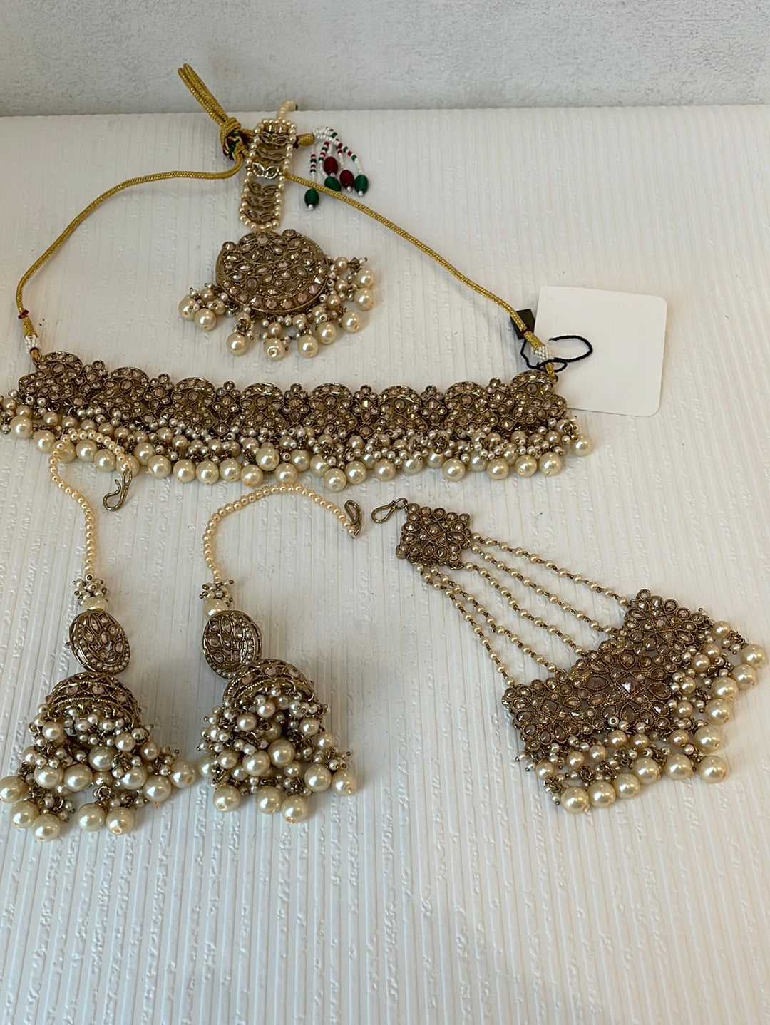 Pearl Necklace Set with Passa