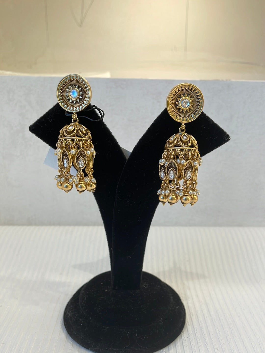 Chic Gold Plated Kundan Drop Earrings