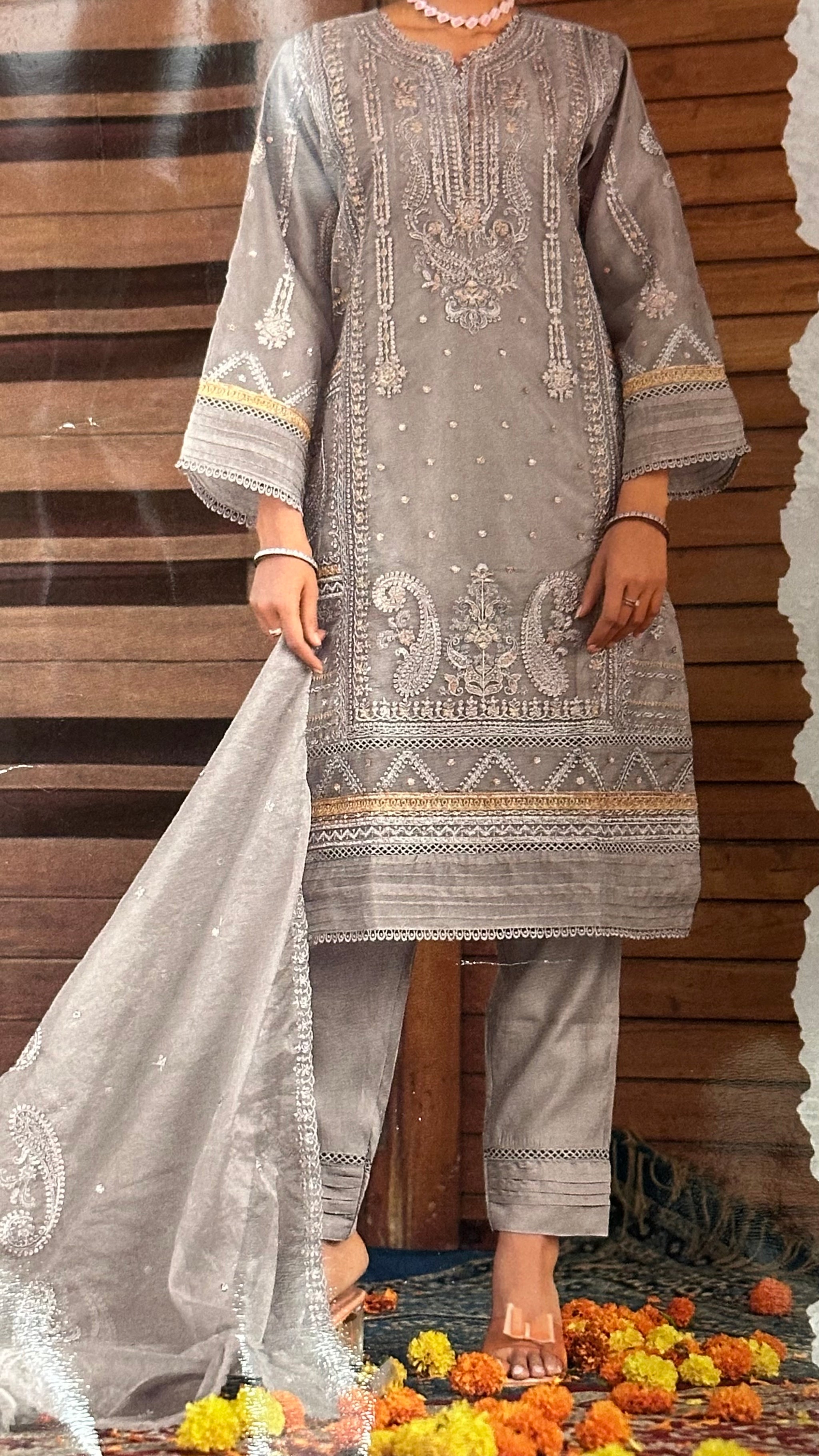 Elegant Pakistani Suit