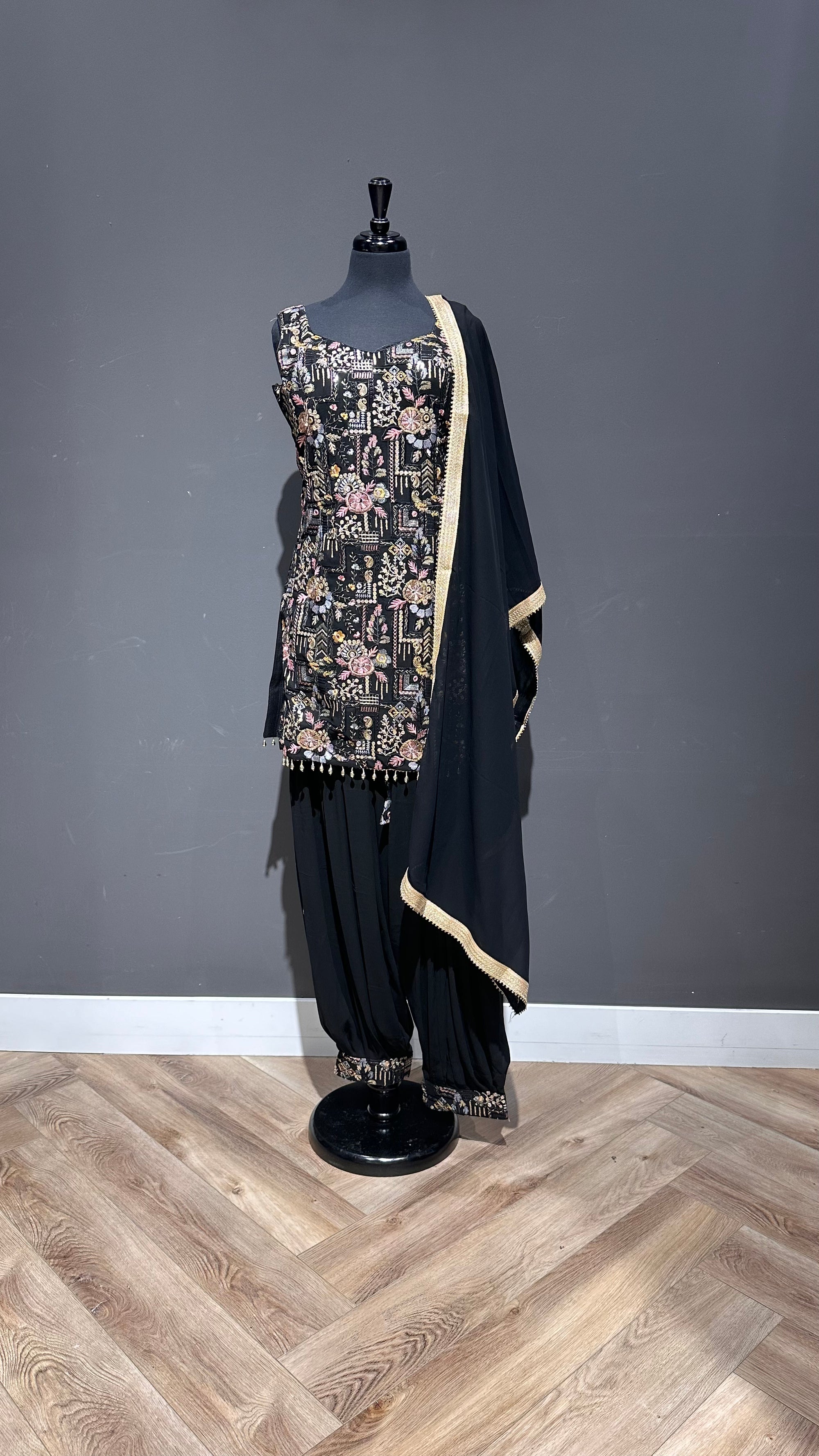 Pakistani Salwar Suit