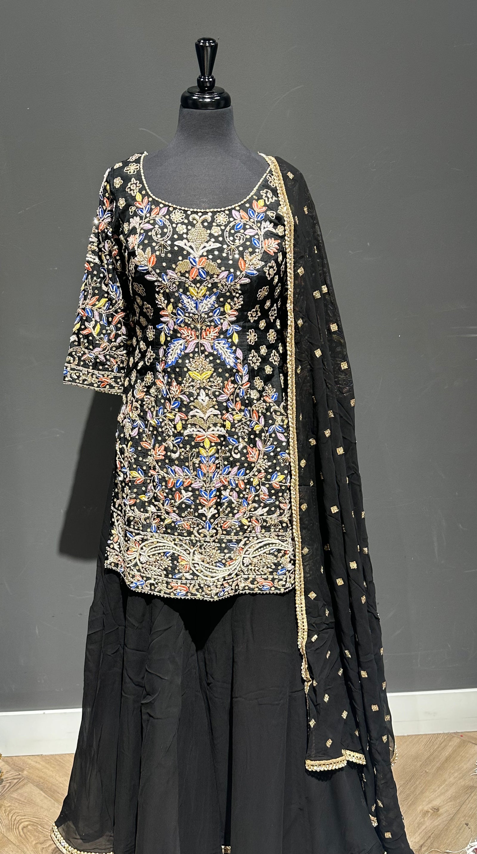 Multi thread emb shirt with Sharara