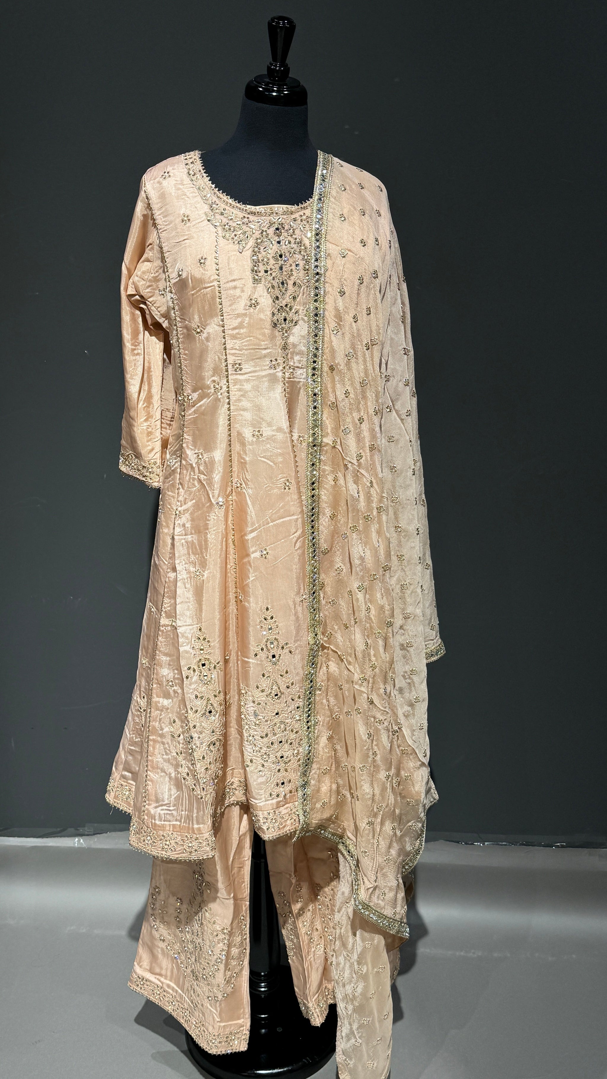 Extravagant Anarkali Suit 2/2