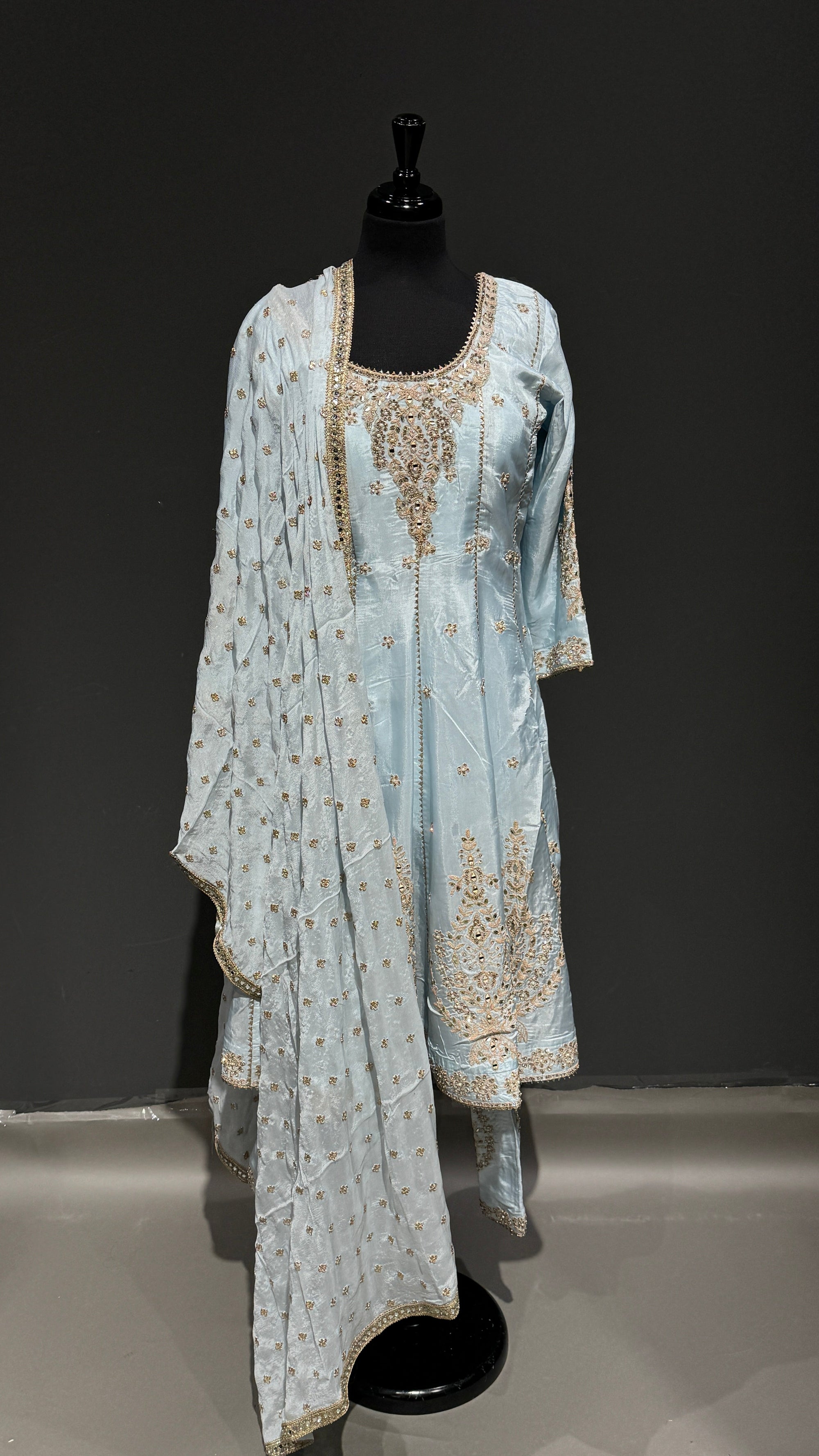 Extravagant Anarkali Suit 2/2