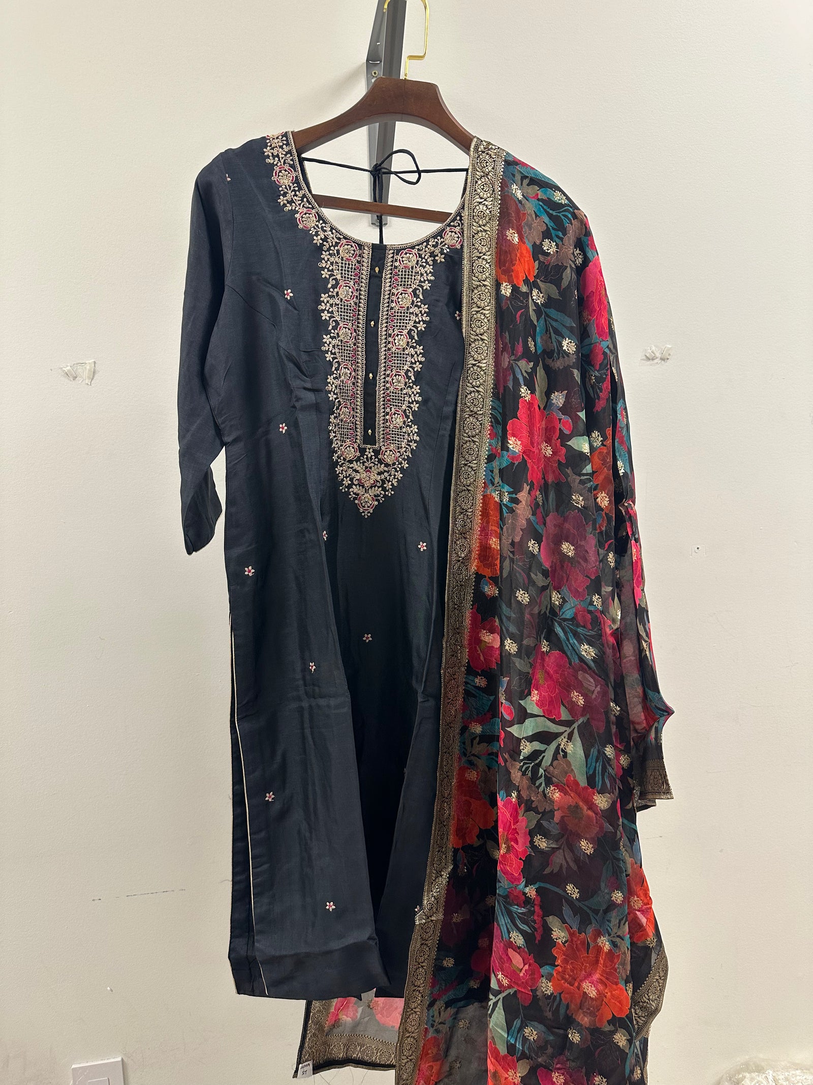 Floral print Banarsi Dupatta Pant Suit